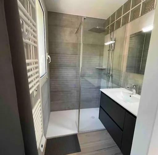 Bord De Avec Garage *