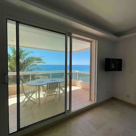 Bord De Avec Garage Mentona