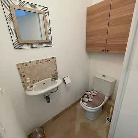 Bord De Avec Garage Mentona