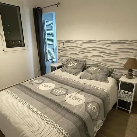 Bord De Avec Garage *