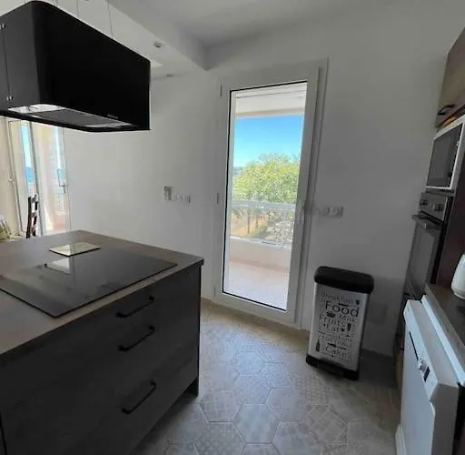 Bord De Avec Garage Menton