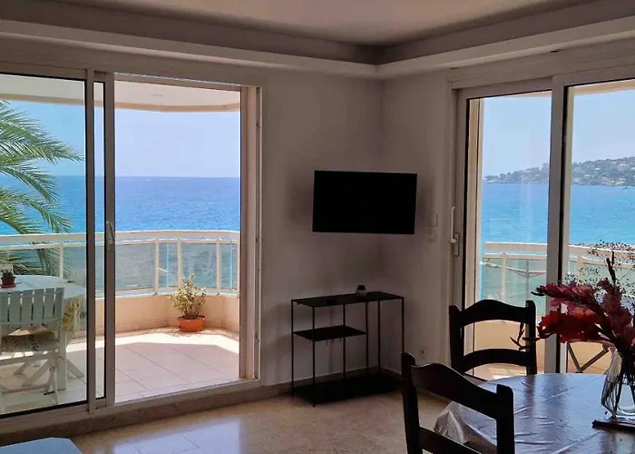 Bord De Avec Garage *