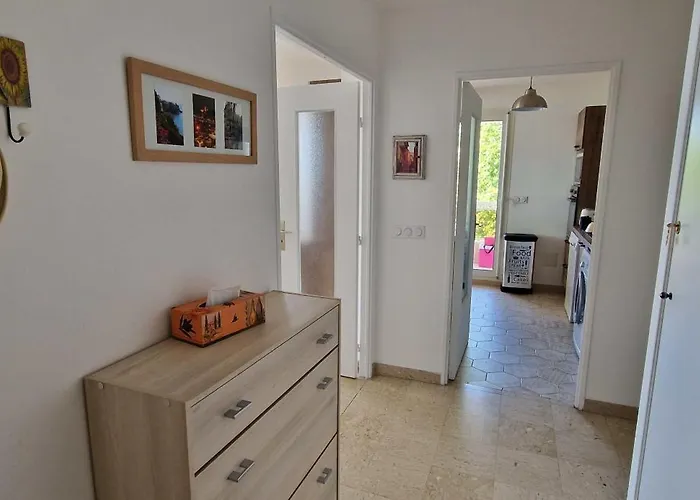 Bord De Avec Garage *